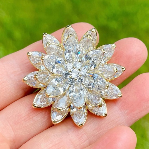 Zircon Snowflake Brooch Snowflake Brooch Snowflake Pin Pendant (HIGH-END) - Picture 4 of 6